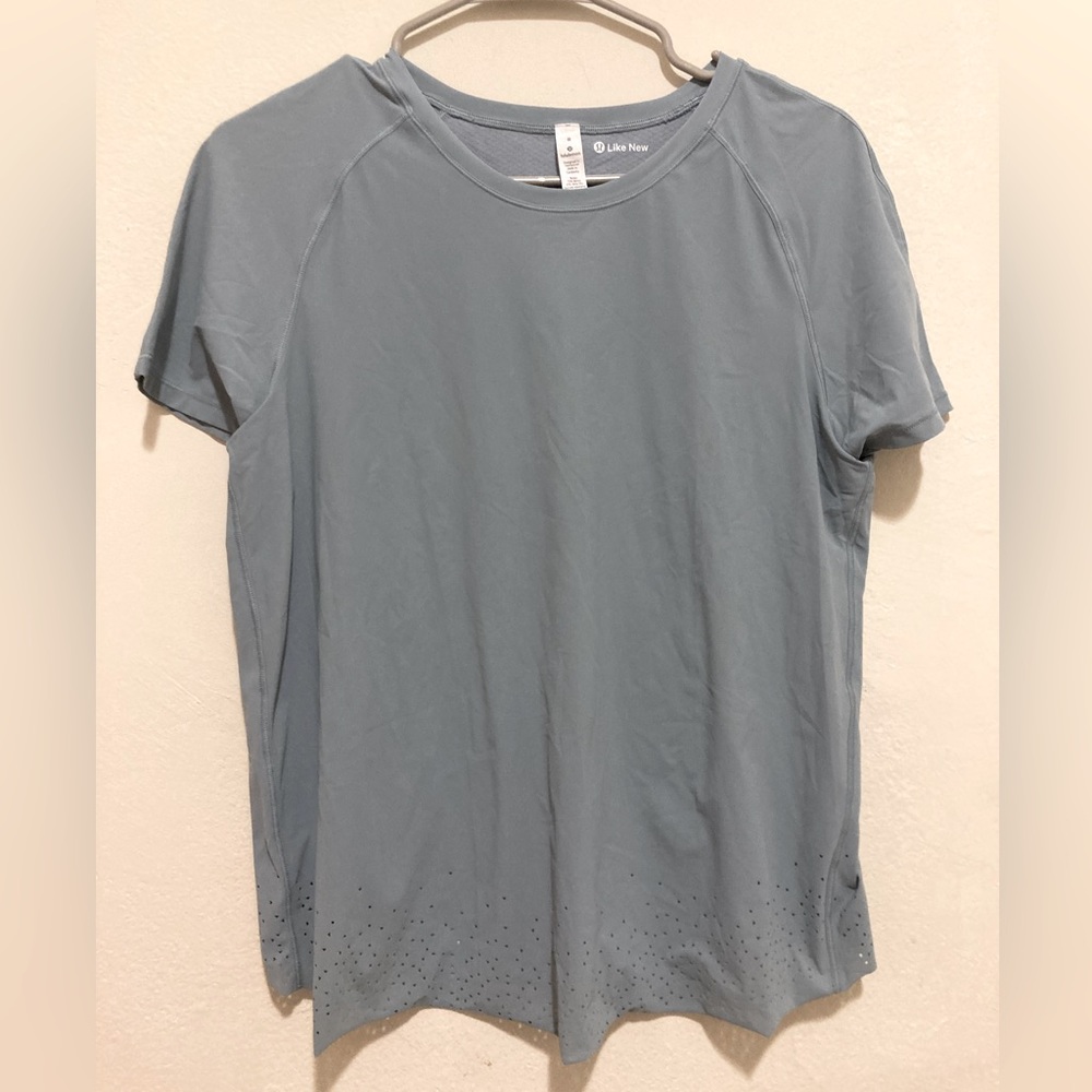 Lululemon shirt woman’s 8  “” like new”